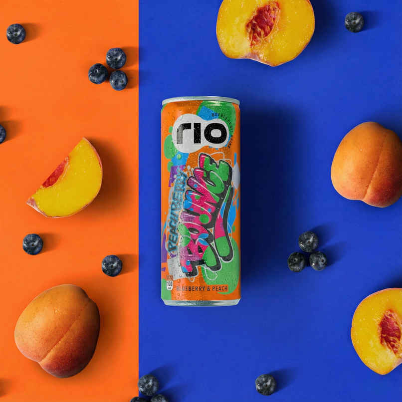 RIO Blueberry Peach Bubbly Fruit Drink Can