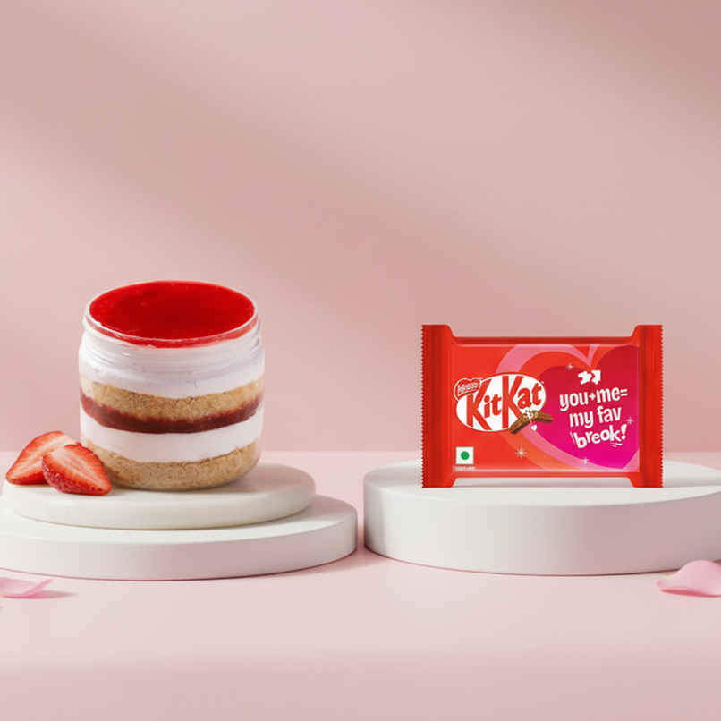 Strawberry Jar Cake + Nestle KitKat 4F Choco Wafer Bar, Valentines Pack