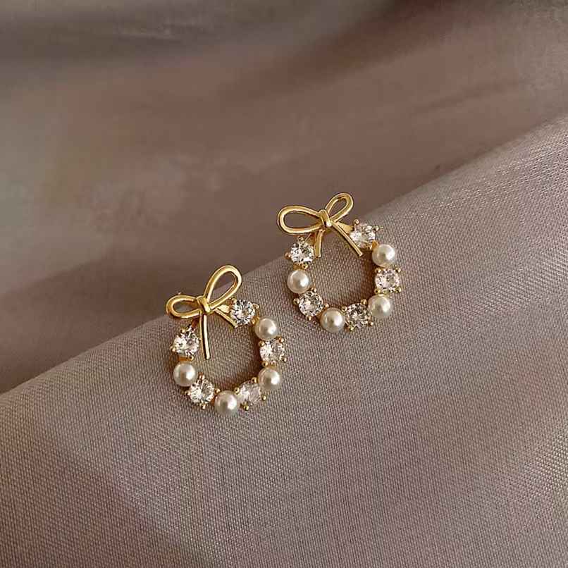 BeautyNX Festive Wreath Studs Earrings | Gold | BNX-EAR-0009