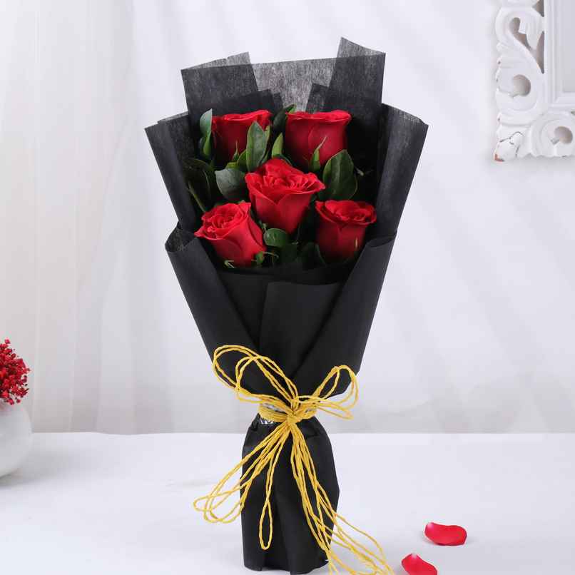 FlowerAura 5 Red Roses in Black Wrap (In a Box)