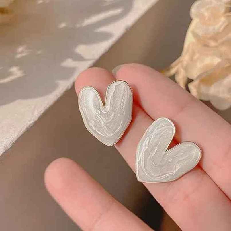 Beautynx Pearl White Heart Wave Earrings | White | BNX-EAR-0039