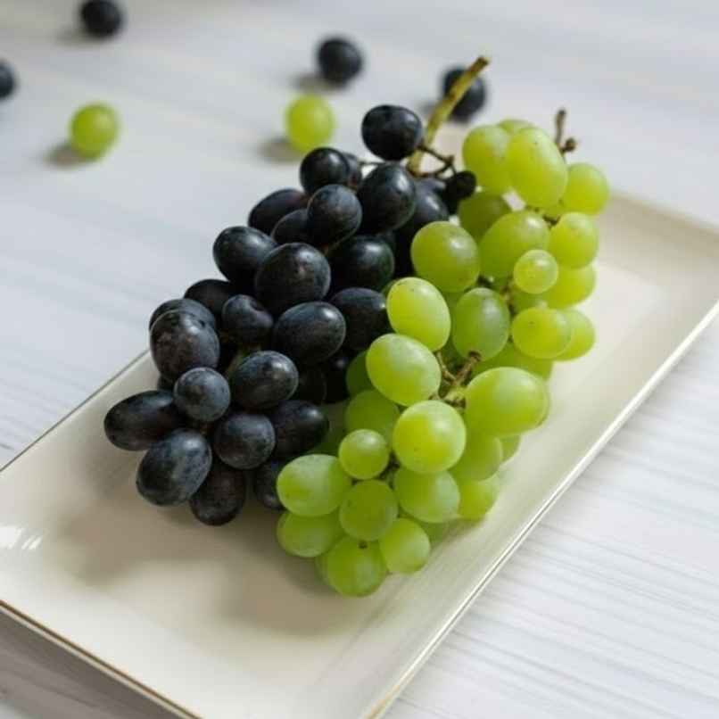 Green & Black Mix Grapes (Seedless) Green & Black Mix Grapes (Seedless)