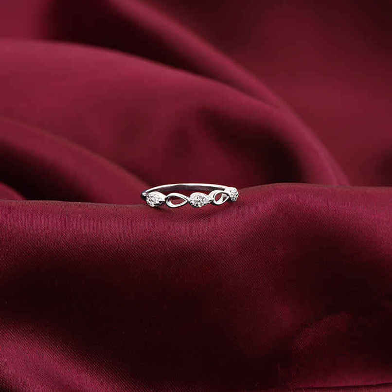 GIVA Silver Petal Garland Ring | R01407