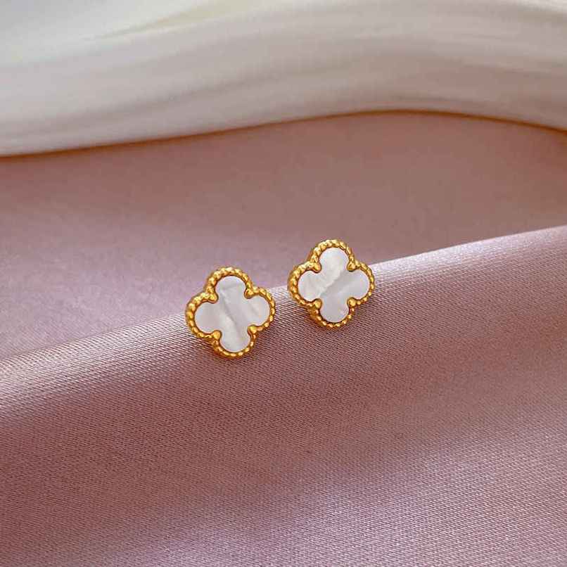 Beautynx Pearl Clover Charm Earrings | Gold | BNX-EAR-0054