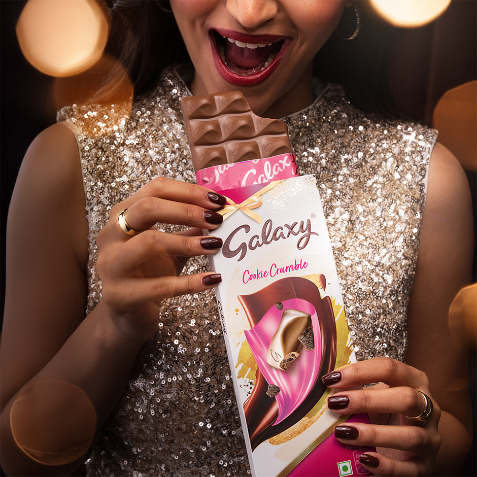 Galaxy Cookie Crumble Women's Day Special Chocolate Bar For Gifting