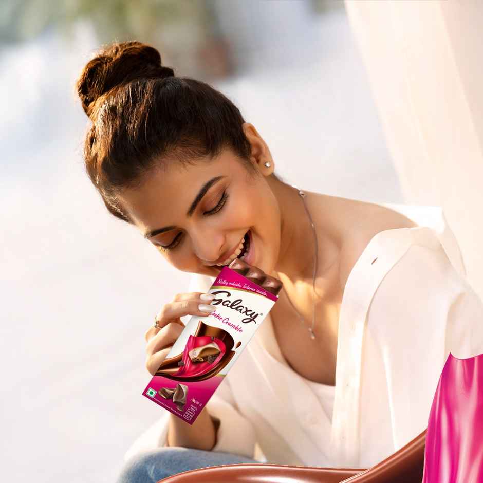 Galaxy Cookie Crumble Women's Day Special Chocolate Bar For Gifting