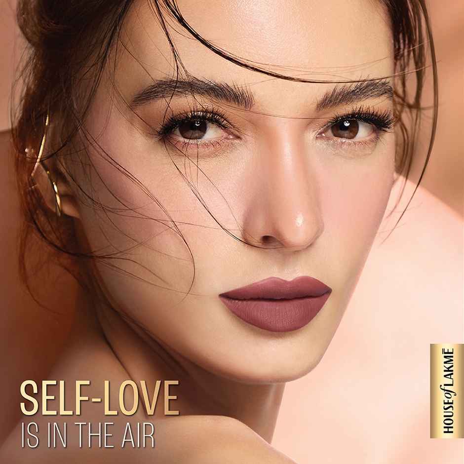 Lakme Xtraordin-airy Lip Mousse Love Me Red