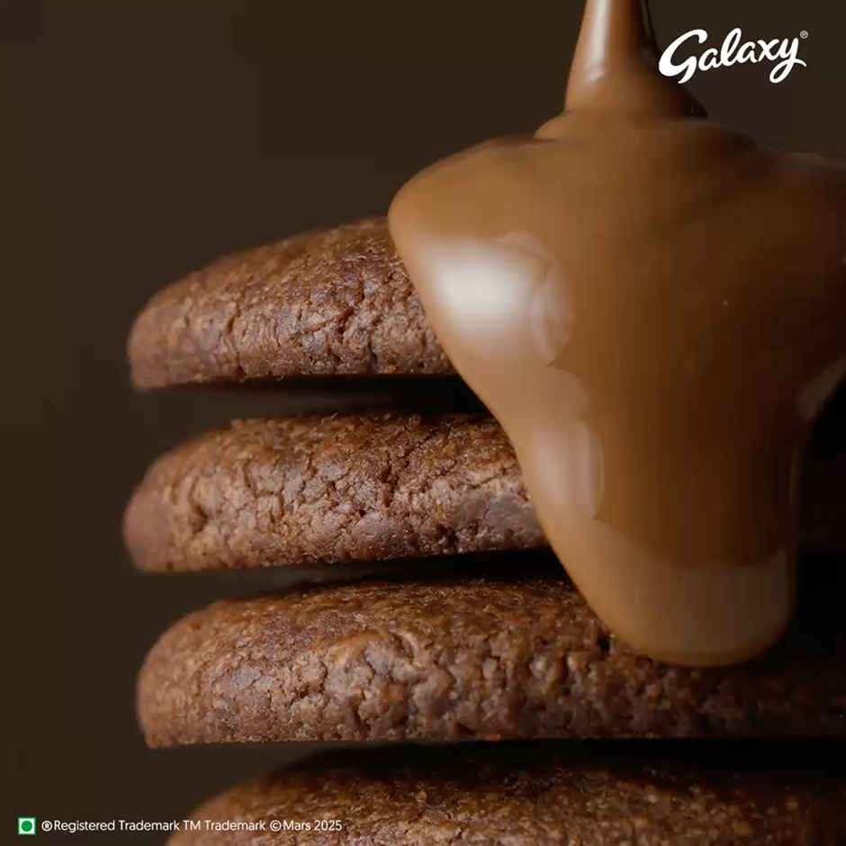 Galaxy Cookie Crumble Women's Day Special Chocolate Bar For Gifting