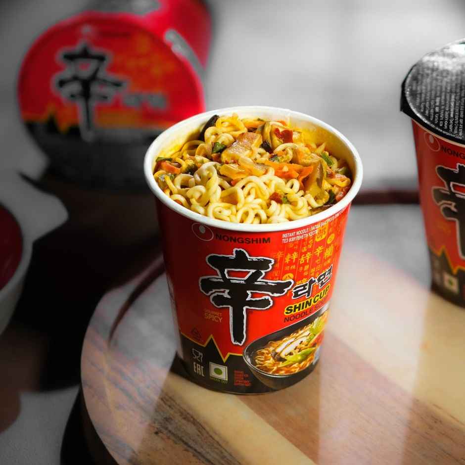 Nongshim Korean Shin Ramyun Cup Noodle Soup Veg