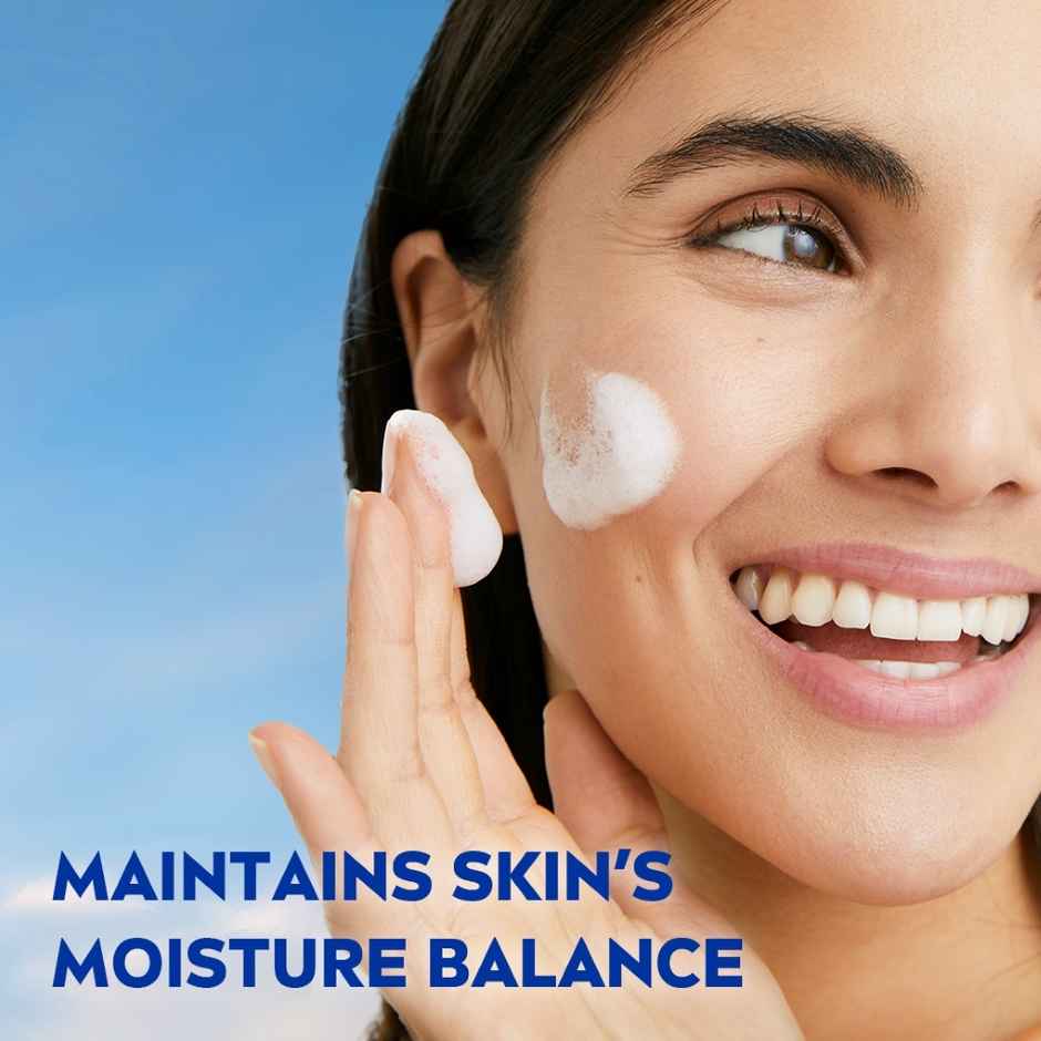 NIVEA Luminous Even Glow Face wash | Oil free formula, AHA, Aloe vera, Guarana Extract | Deep clean