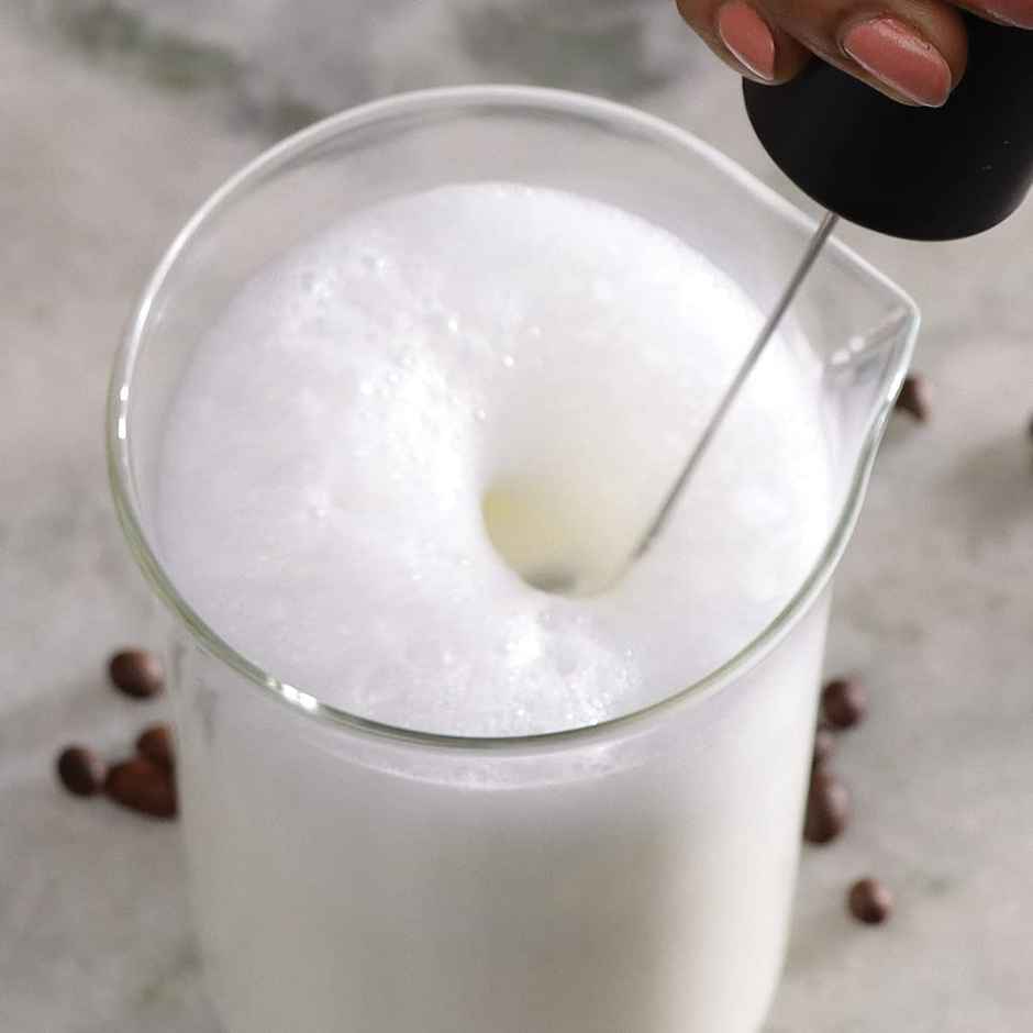 Wonderchef Regalia 6W Milk Frother For Coffee, Handheld Battery Operated for Coffee, Lattes, Lemonade, Hot Chocolates and Shakes - Black