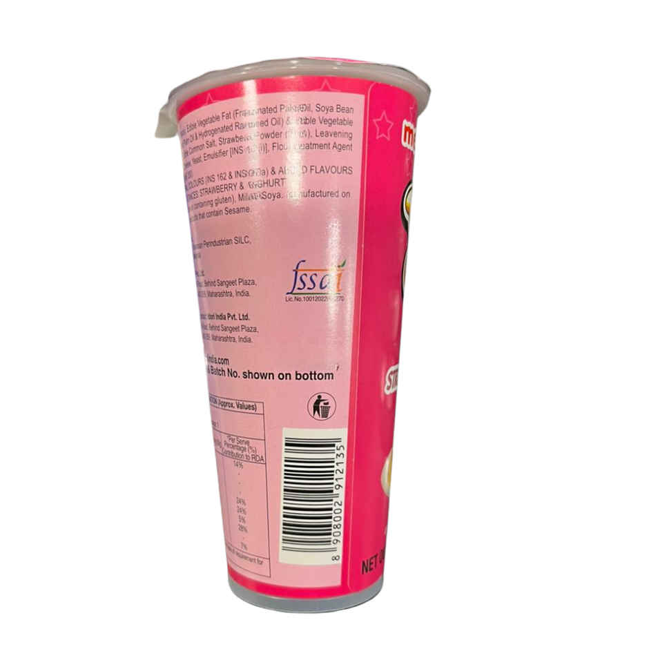 Meiji Yan Yan Strawberry Flavoured Biscuit Sticks