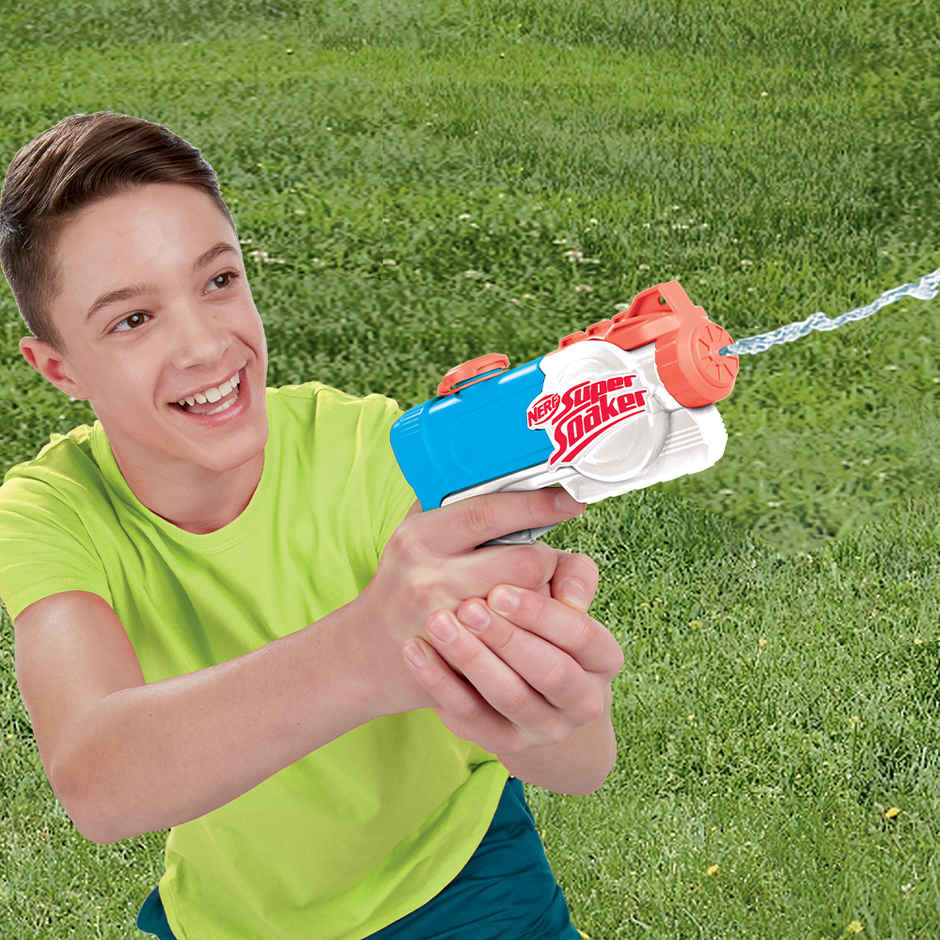 Nerf Super Soaker Piranha Water Blaster (6 Fluid Ounce Tank Capacity) | Toy Gun