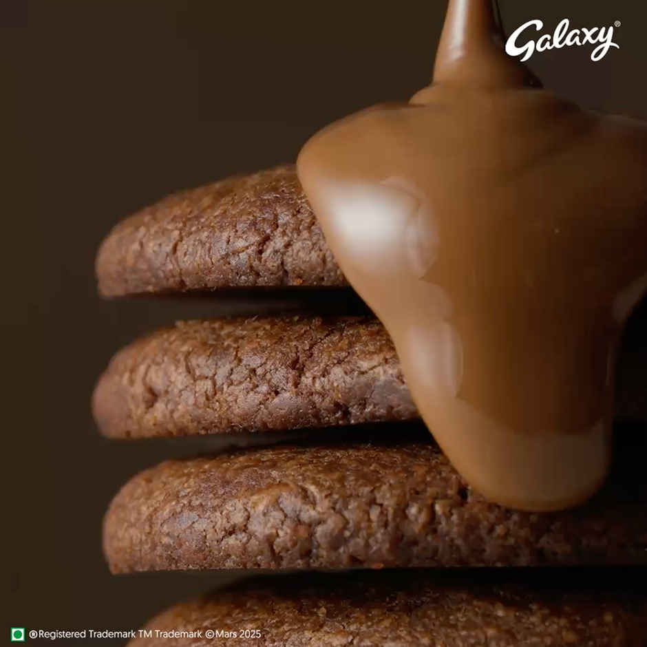 Galaxy Cookie Crumble Milk Chocolate Bar & Pringles Potato Chips Tangy Tomato Twist Flavour | Combo