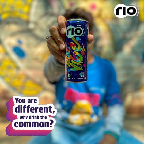 RIO Acai Berry & Mixed Berry Bubbly Fruit Drink Can