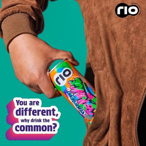 RIO Blueberry Peach Bubbly Fruit Drink Can