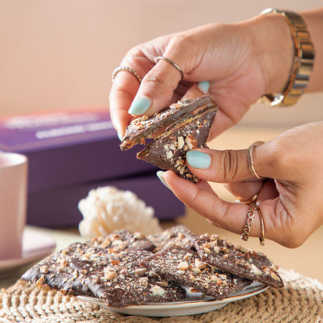 Nova Nova Chocolate Almond Brittle Gift Box
