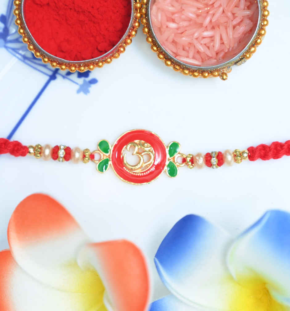 Cadbury Dairy Milk Silk Bubbly Chocolate Bar(50gms) & Aurum Om Rakhi With Meenakari(1pc) Combo