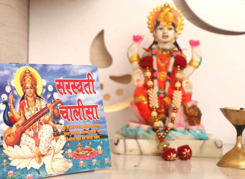 Divine Vibes Saraswati Chalisa Hindi