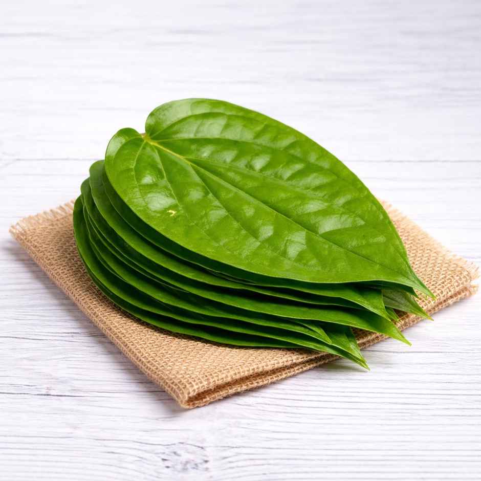 Betel Leaves (Pan)(10pc), Hoovu Fresh Jasmine Flowers(100gms) & Marigold(100gms) Combo