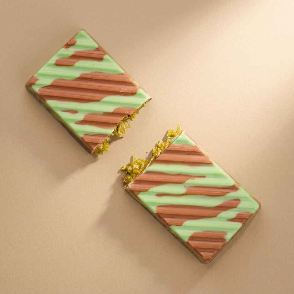 Loyka Dubai Kunafa Pistachio Milk Choco Bar