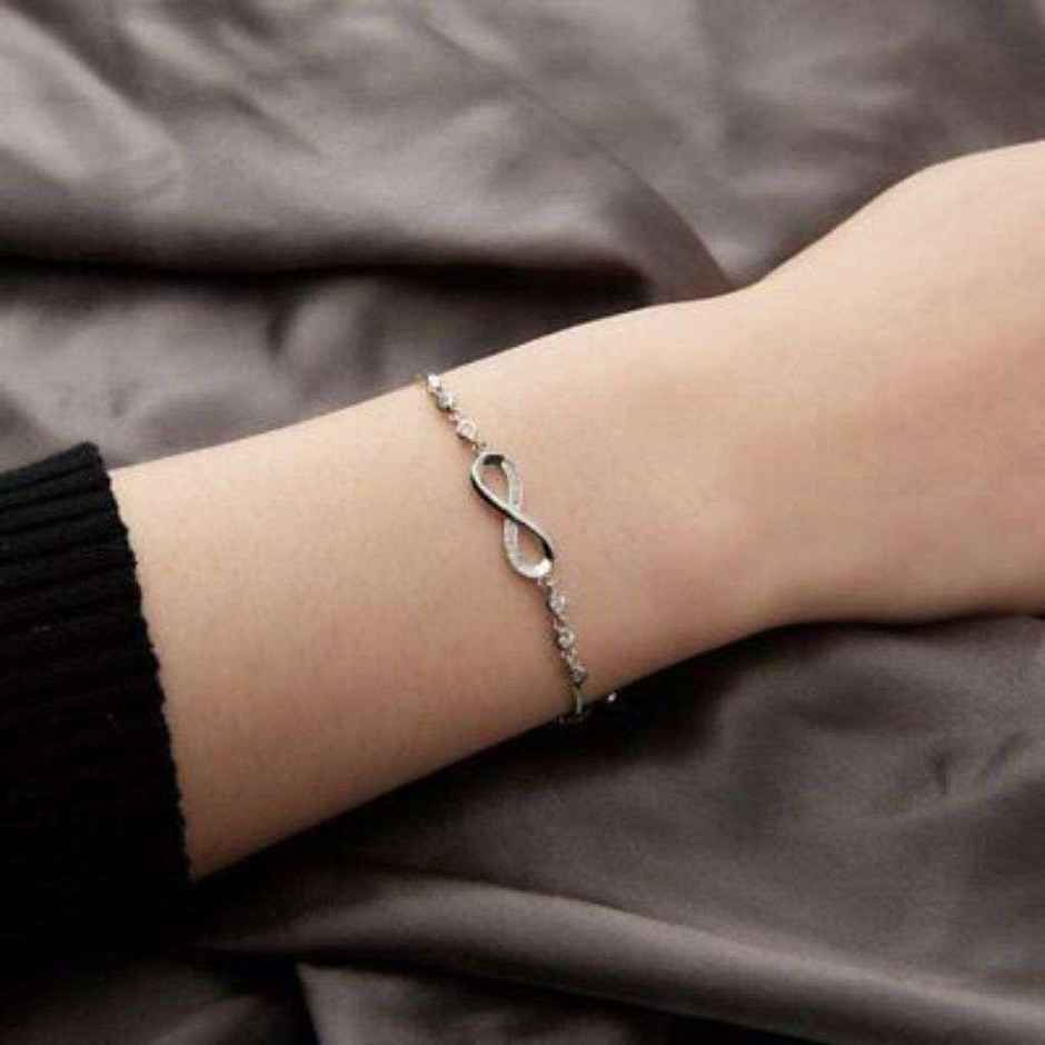 Estailo Fashion Bling Blogger Infinity Bracelet | B0000412 | Silver