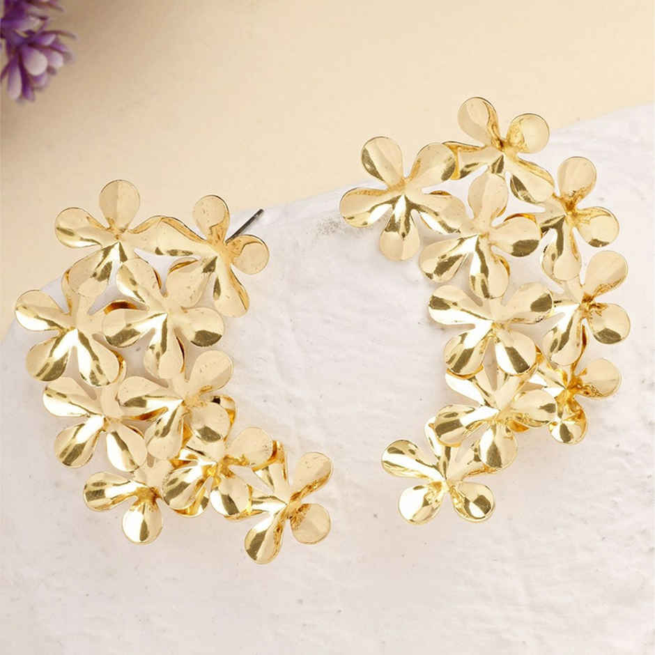 Karatcart Women's Stud Earrings Gold One Size | 33038940
