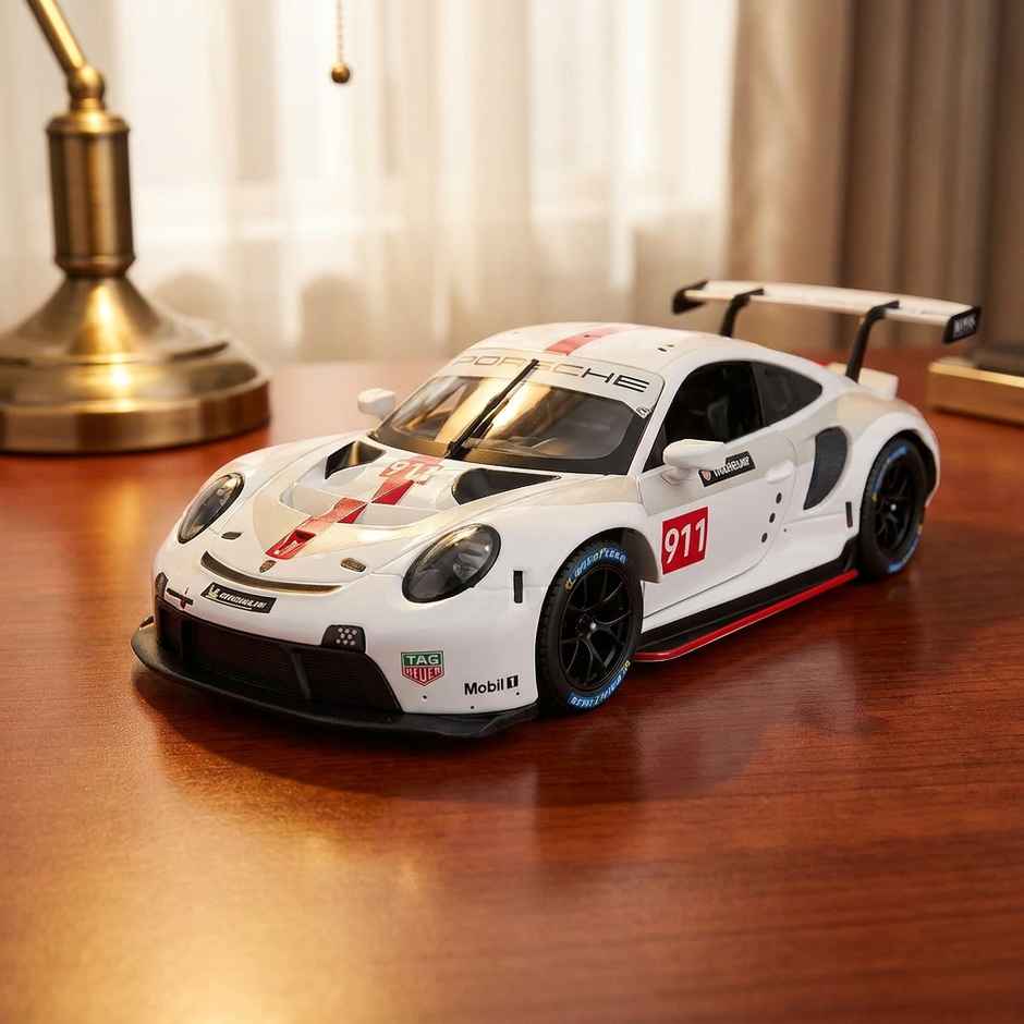 Bburago Licensed 1:24 Model Porsche 911 Rsr Gt