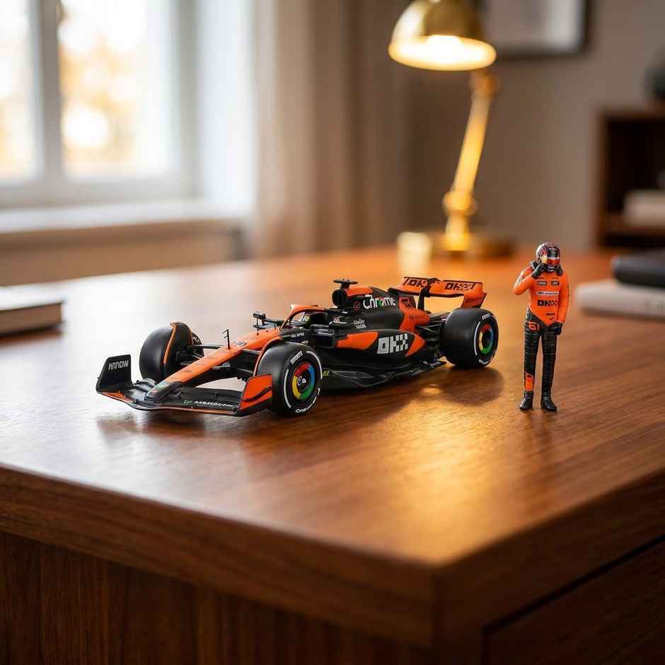 Bburago Licensed 1:24 Model F1 Mclaren MCL38 2004