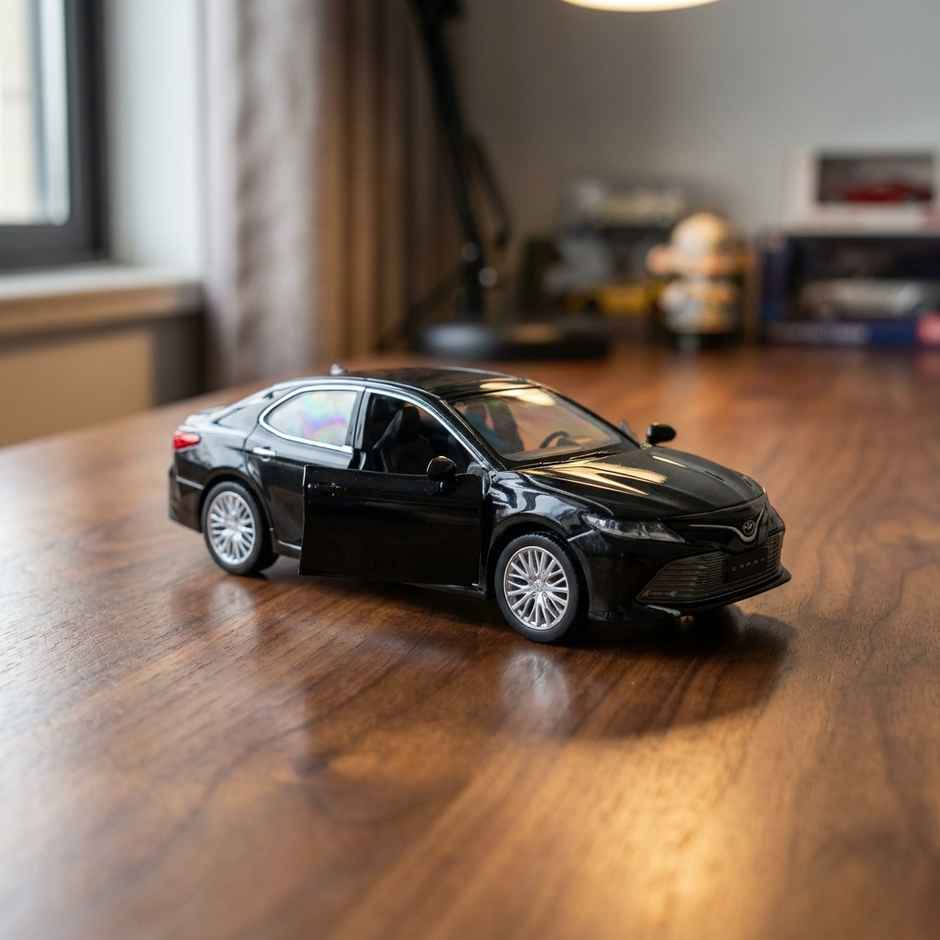 MSZ Licensed 1:32 Toyota Camry Die-cast Vehicle