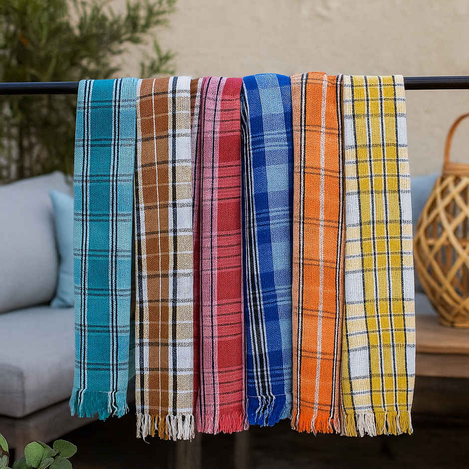 HD Creations Mayura Bath Towel (150cm x 71cm) (Colour May Vary)