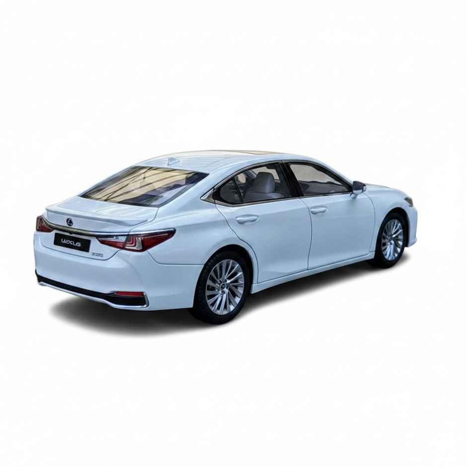 MSZ Licensed 1:32 Lexus Die-cast Vehicle