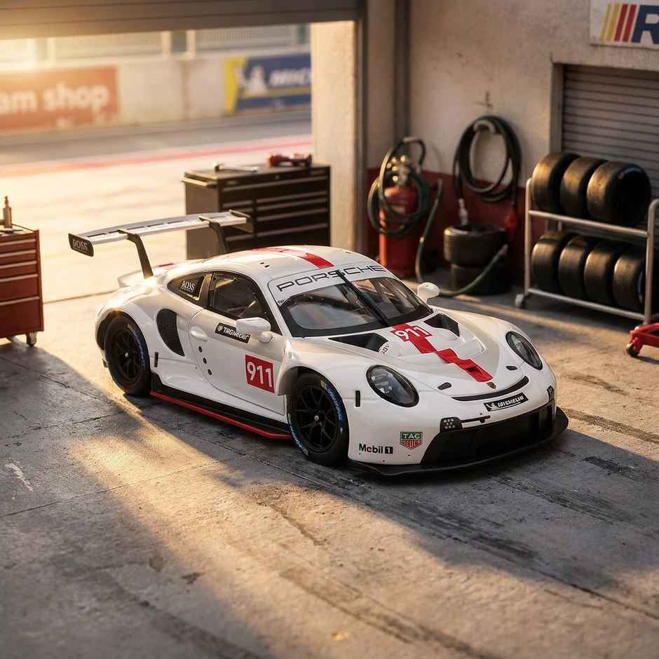 Bburago Licensed 1:24 Model Porsche 911 Rsr Gt