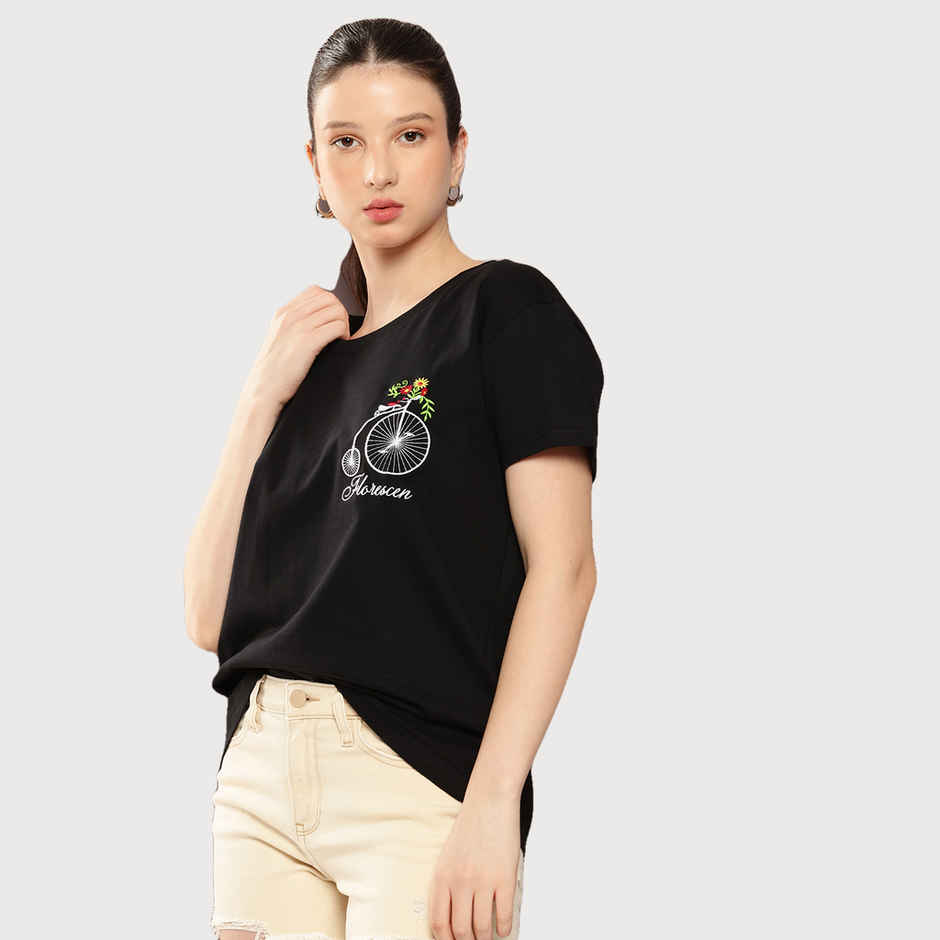 Dillinger Women's Boxy Regular Embroidery Crew Neck T-shirt | Black - M