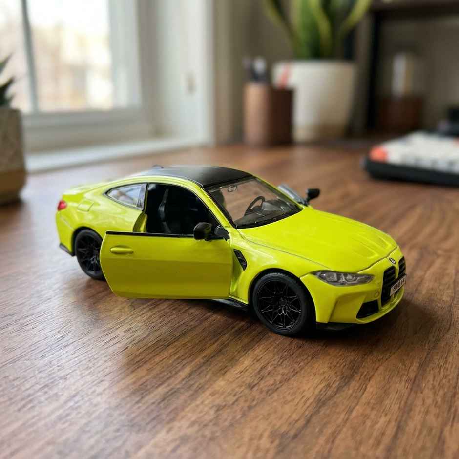MSZ Licensed 1:32 BMW M4 (G82) Die-cast Vehicle