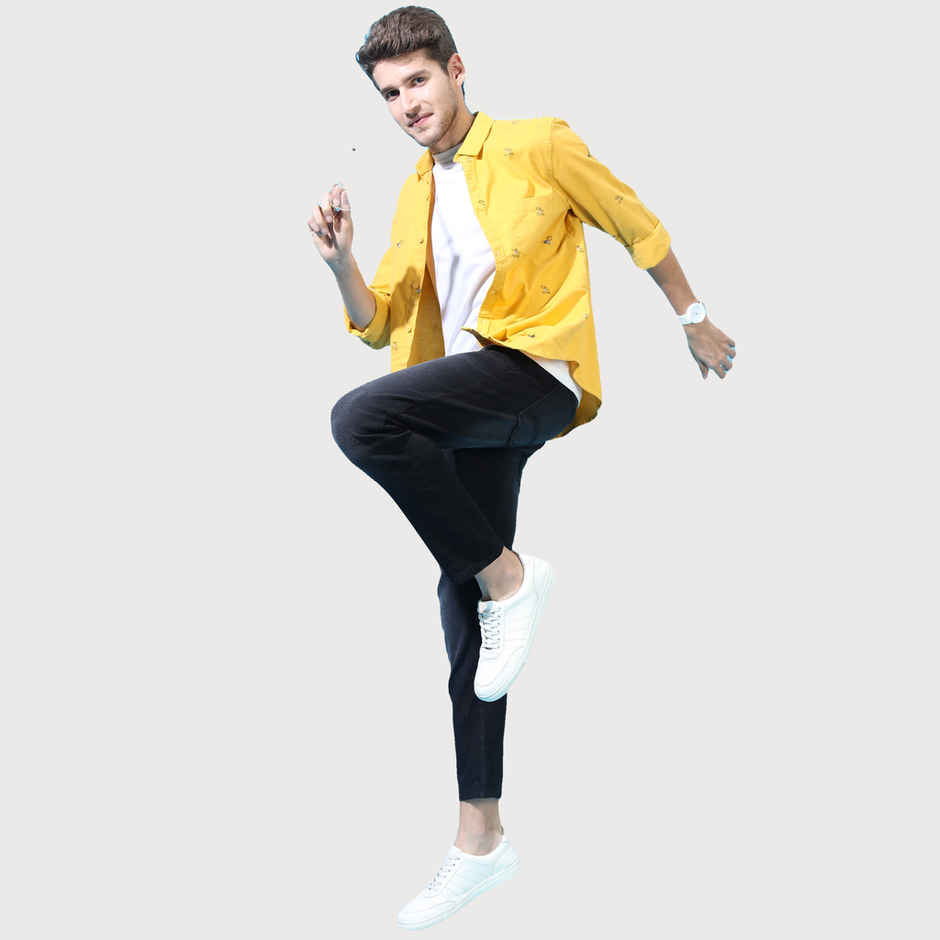 Highlander Men's Tapered Fit Mid-Rise Clean Look Stretchable Jeans | Black - 32