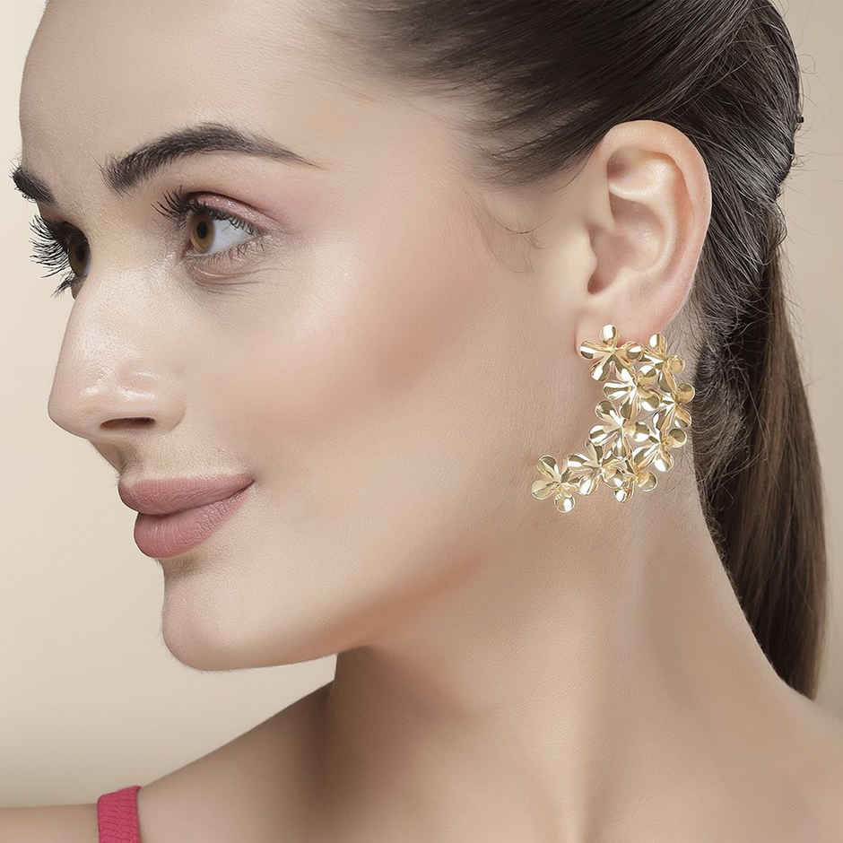 Karatcart Women's Stud Earrings Gold One Size | 33038940