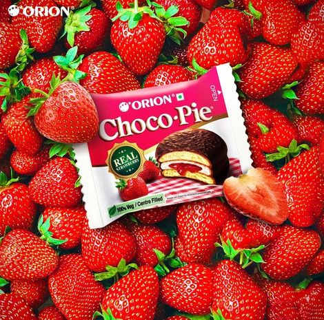 Orion Strawberry Choco Pie