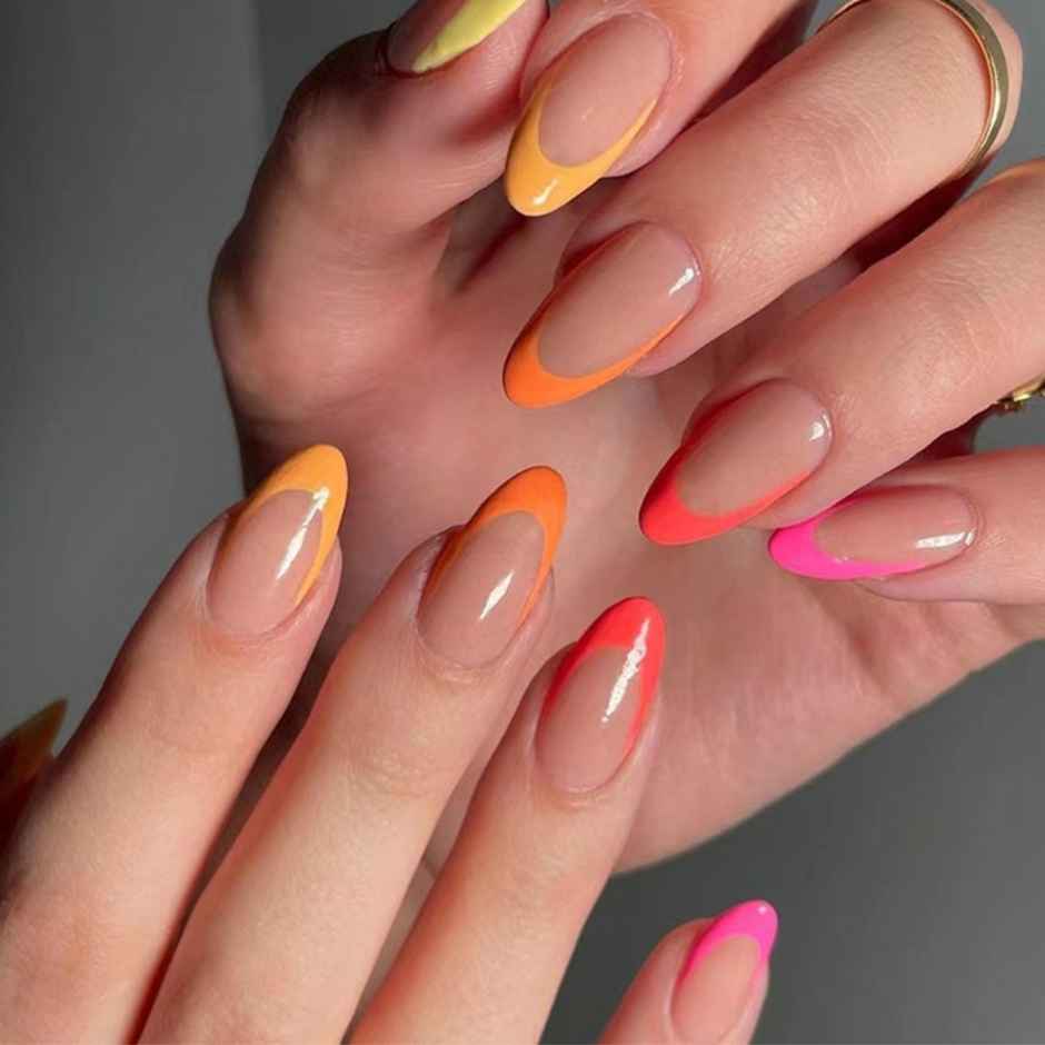 Polish Me Pretty Luxe Press On Nails - Selling Sunset - Almond Short