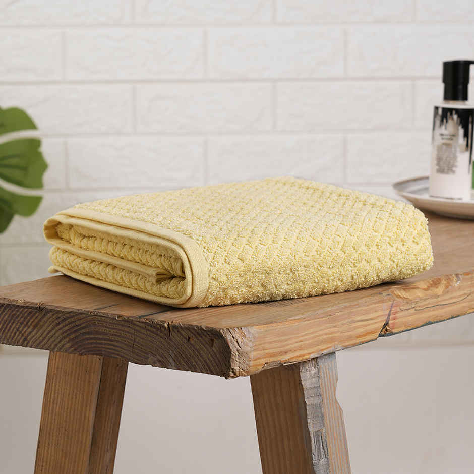 Spaces 100% Cotton High Absorbent Light Yellow Bath Towel For Men And Women