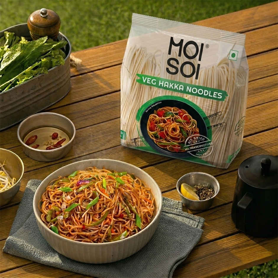 Knorr Dark Soya Sauce (360g) & Moi Soi Veg Hakka Noodles (500g) Combo