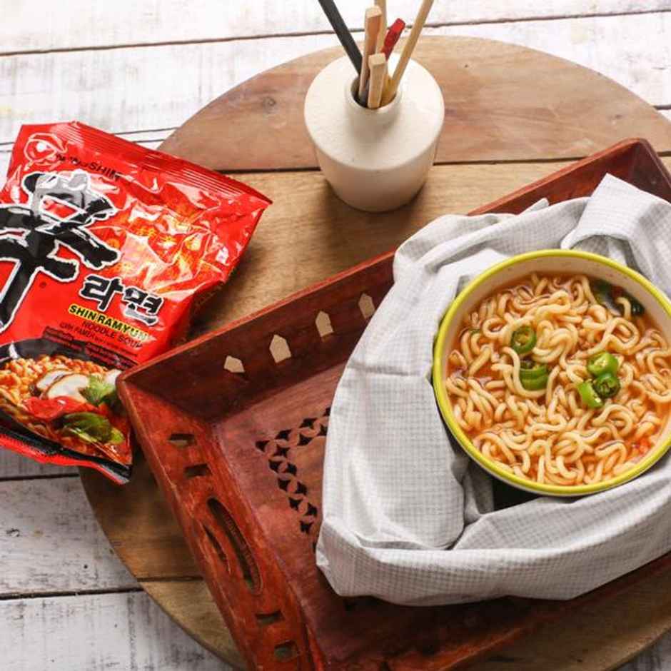 Korean Nongshim Shin Ramyun Noodle Soup Veg