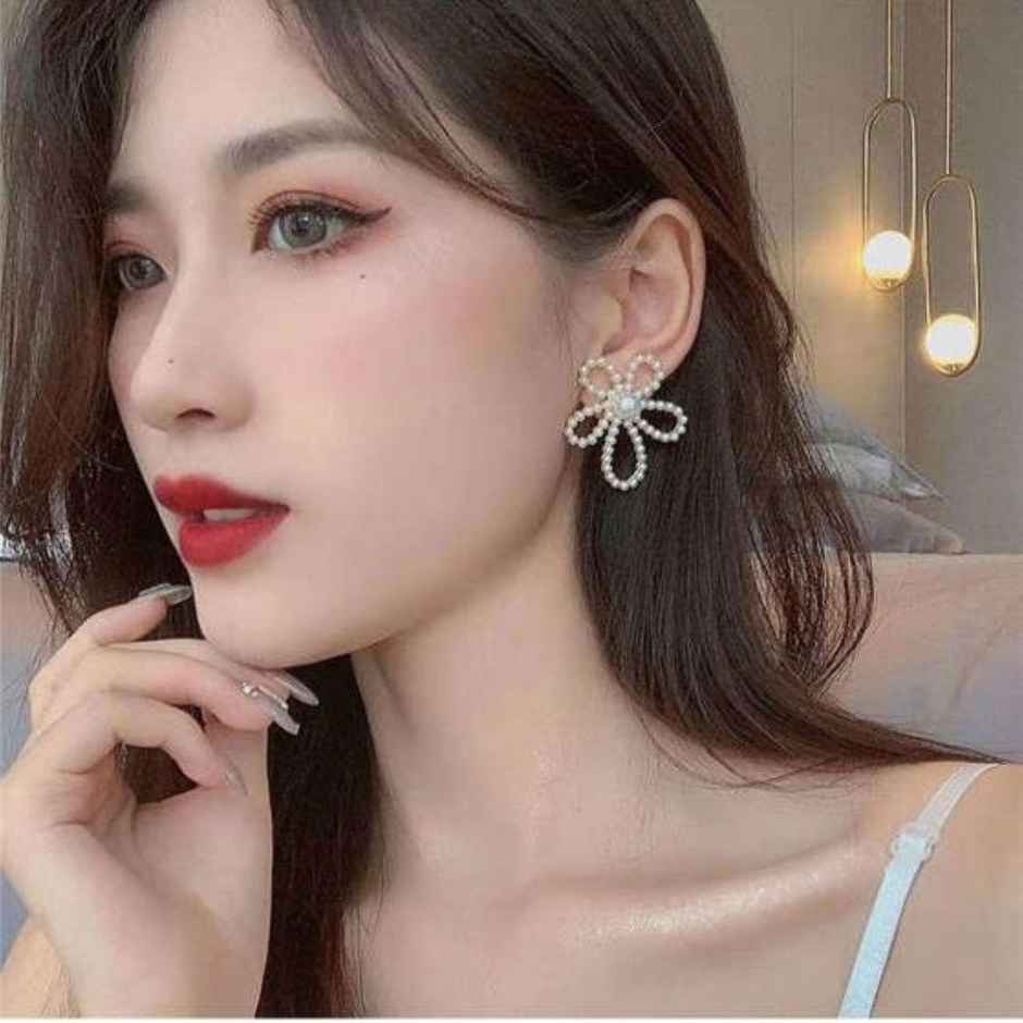 Estailo Fashion A Pearl Of Flower Earrings | E0001199 | Off White