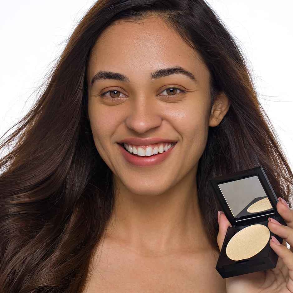 SUGAR Cosmetics Compact Powder - Banana | Lightens Dark Spots