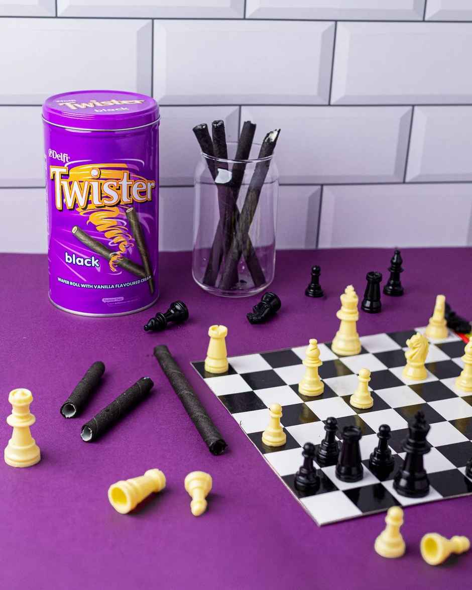 Delfi Twister Black Wafer Rolls