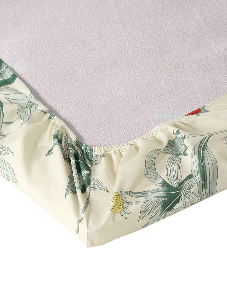 Status Imperial Corner Fitted Bedsheet | Illustrated Berry & Leaf | 198 x 182 cm