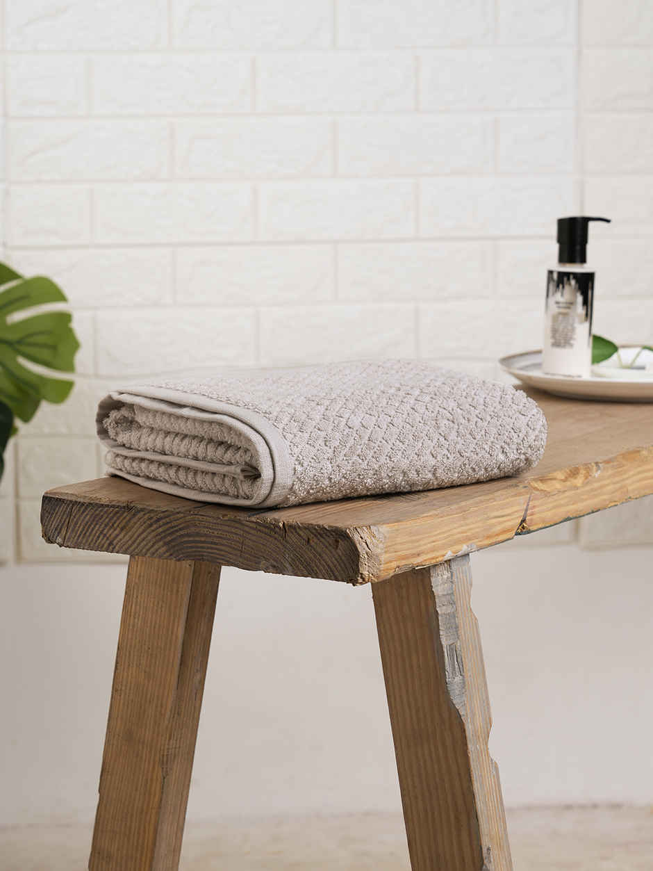 Spaces 100% Cotton High Absorbent Light Grey Bath Towel For Men And Women