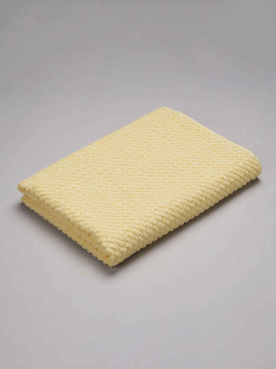 Spaces 100% Cotton High Absorbent Light Yellow Bath Towel For Men And Women