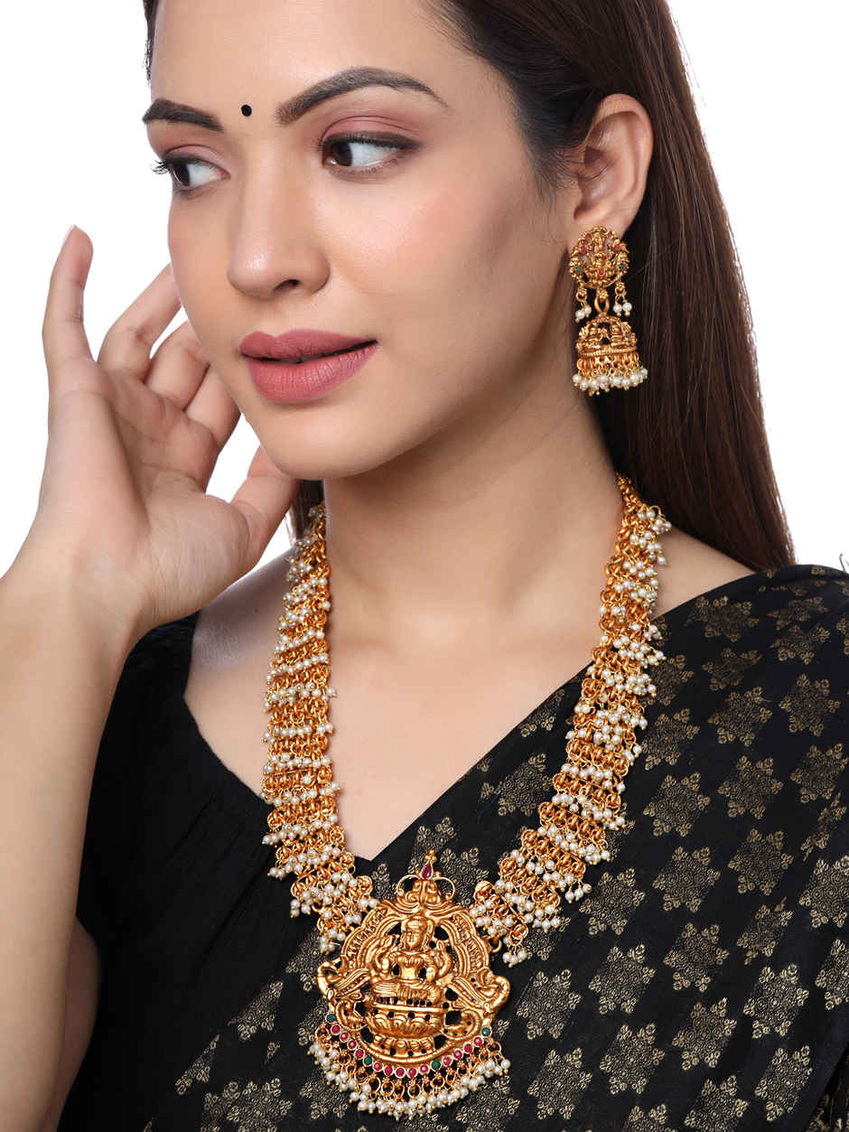 Yellow Chimes Women's Temple Choker Necklace Set | Gold Plated Hanging Pearls