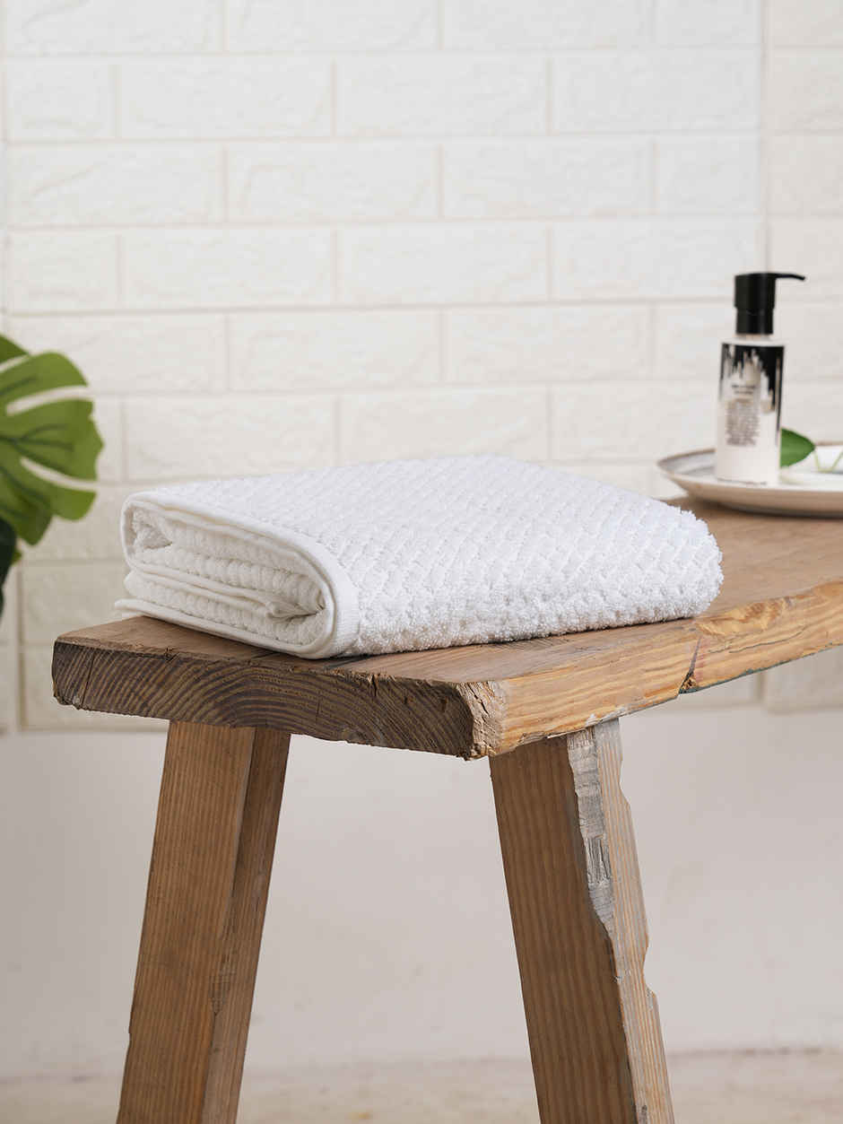 Spaces 100% Cotton High Absorbent White Bath Towel For Men And Women